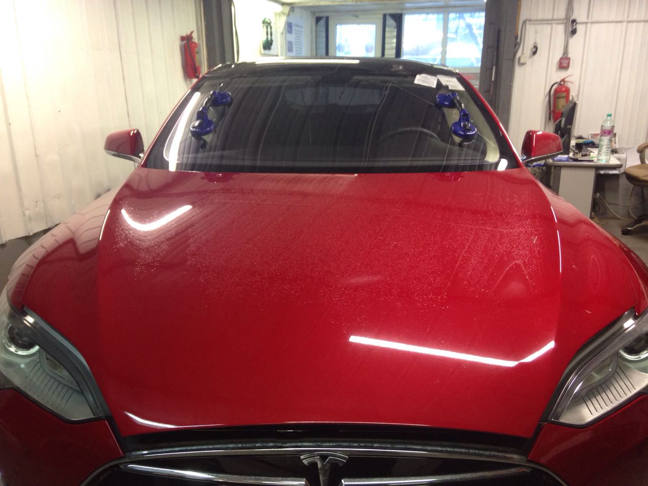 Новое автомобильное лобовое стекло на Tesla Model S